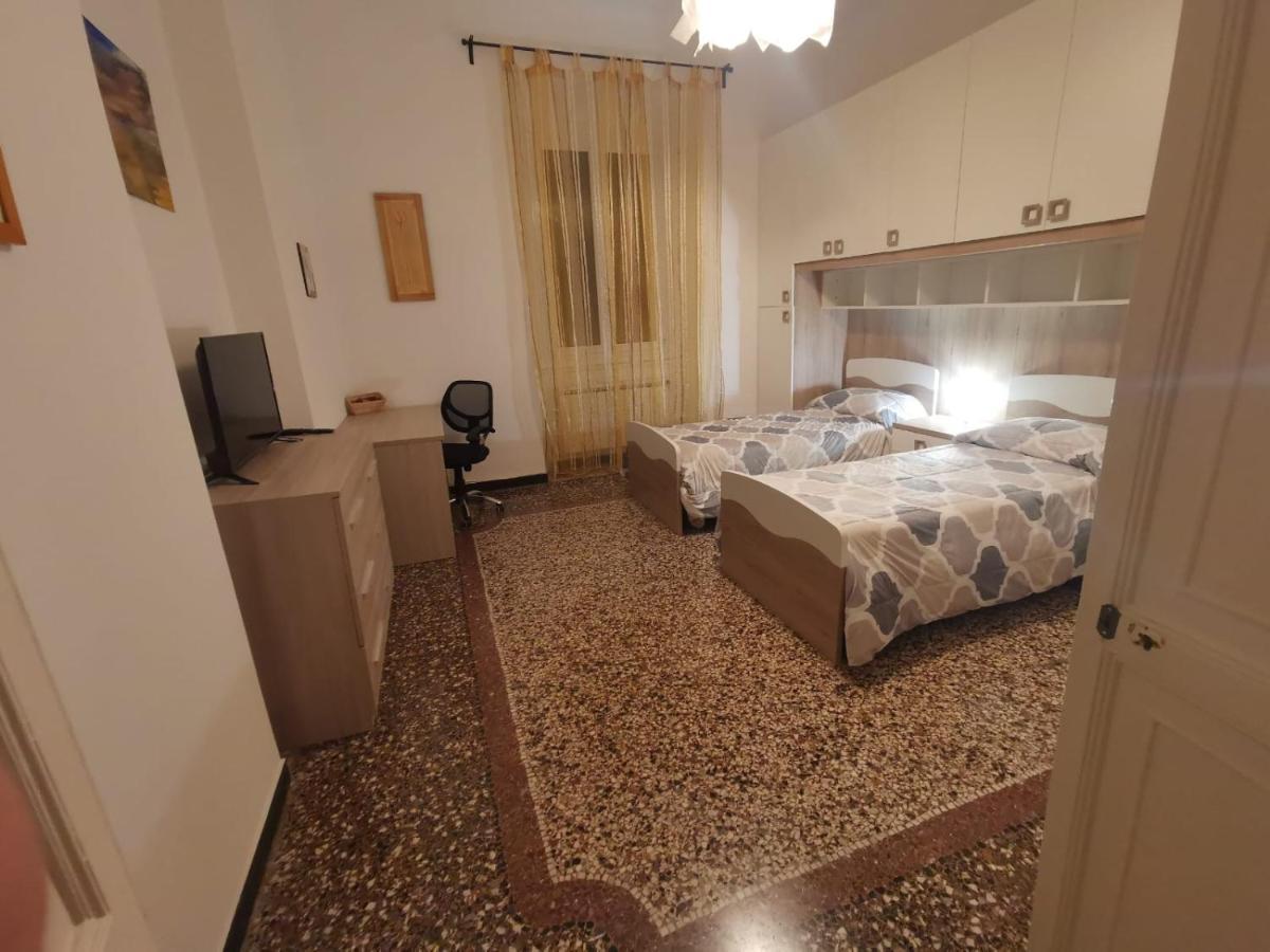 Wow Home - 175 Mq - Posteggio Privato - Davanti Porto Traghetti - Fino A 10 Posti Letto ジェノヴァ エクステリア 写真