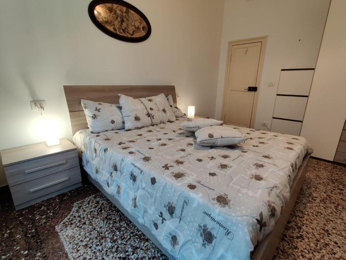 Wow Home - 175 Mq - Posteggio Privato - Davanti Porto Traghetti - Fino A 10 Posti Letto ジェノヴァ エクステリア 写真