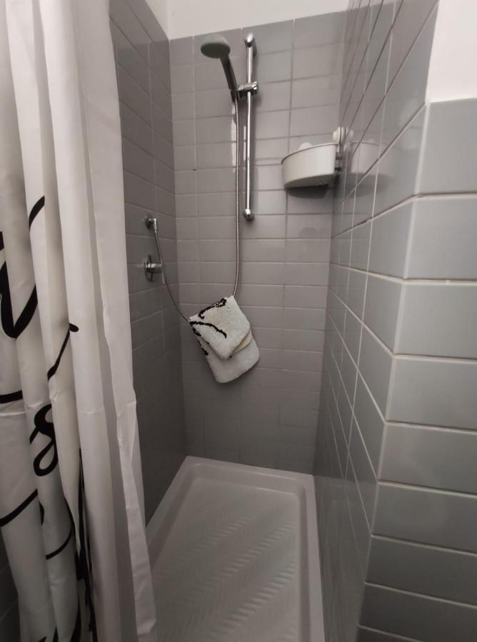 Wow Home - 175 Mq - Posteggio Privato - Davanti Porto Traghetti - Fino A 10 Posti Letto ジェノヴァ エクステリア 写真